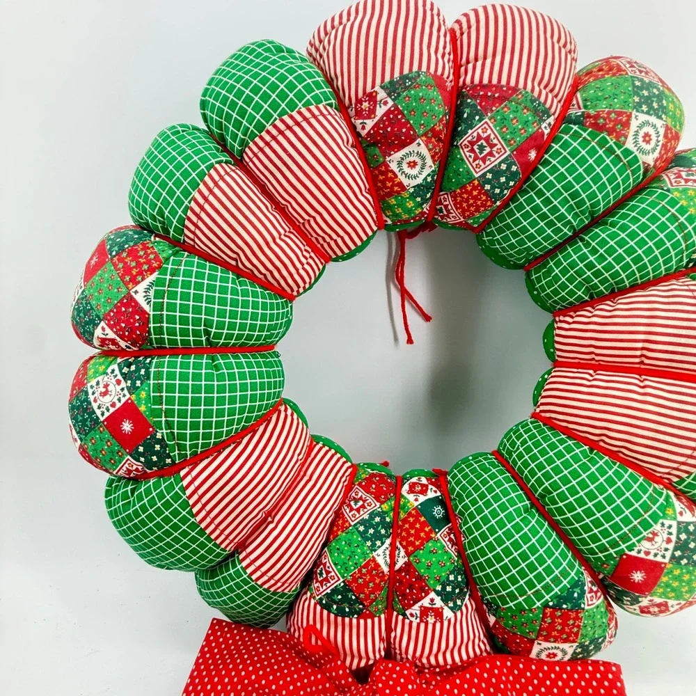 Quilted Puff Wreath Bow Vintage handmade Red Green Patchwork Holiday Decor 16x7
